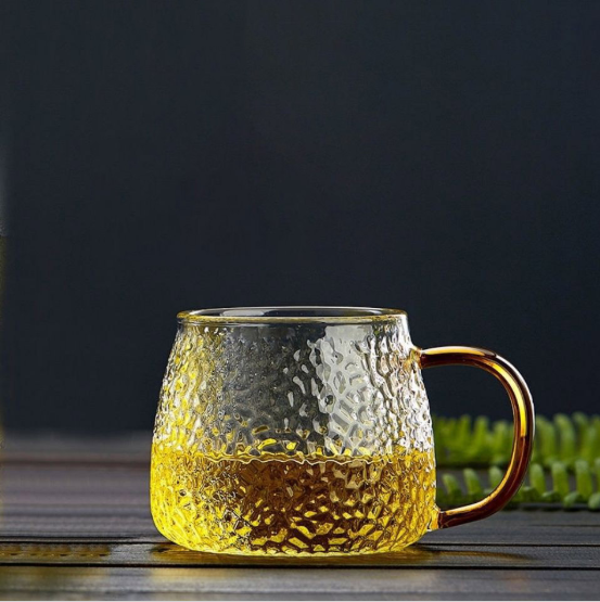 Dlaczego podczas picia potrzebujemy przezroczystych kieliszków do wina?