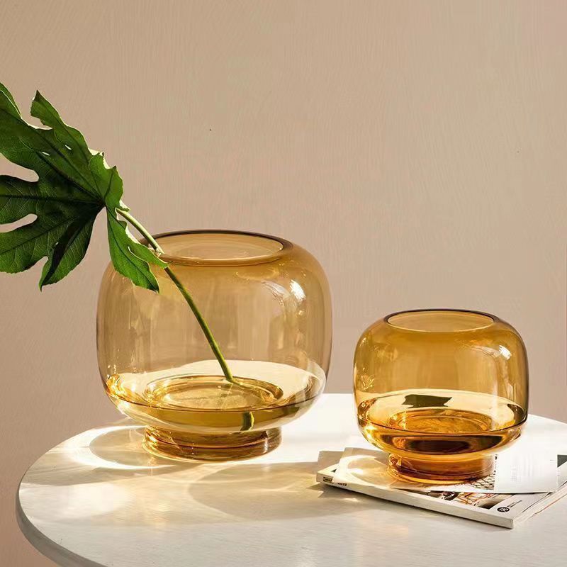 Okrągły wazon godny Instagrama z dużym brzuchem