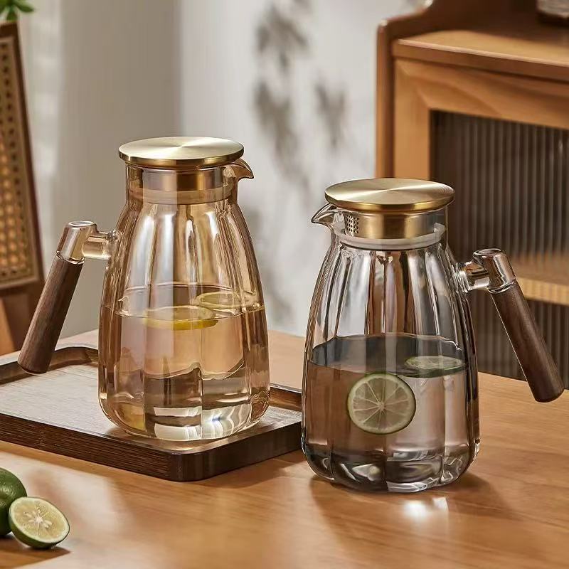 Dyniowy dzbanek na wodę z uchwytem z orzecha włoskiego